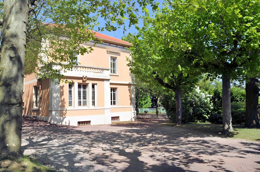 Villa Castel : maison d'hôtes & jardin de Biodiversité - Chambre Florentine in Rillieux-la-Pape, Rhône