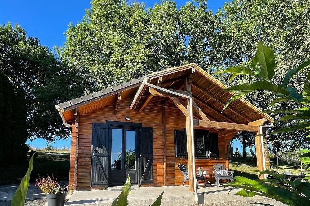 Chalet avec piscine. Vue magnifique! in Juillac, Région de Brive-la-Gaillarde