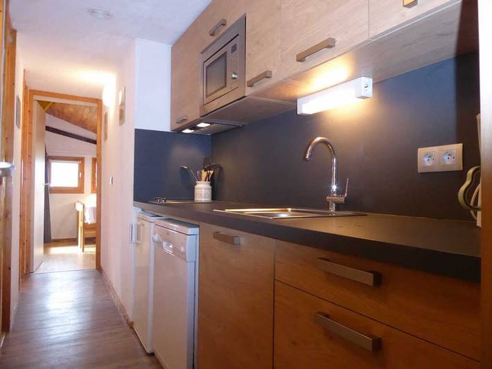 Appartement entier, Appartement cosy à Montchavin, rénové, 5 pers, balcon, proche commerces et pistes, parking gratuit in Bellentre, La Plagne-Tarentaise