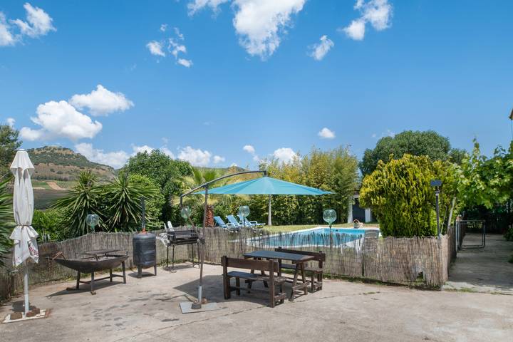 Chalet para 15 personas, con jardín, Se admiten mascotas en Serranía de Ronda - 2