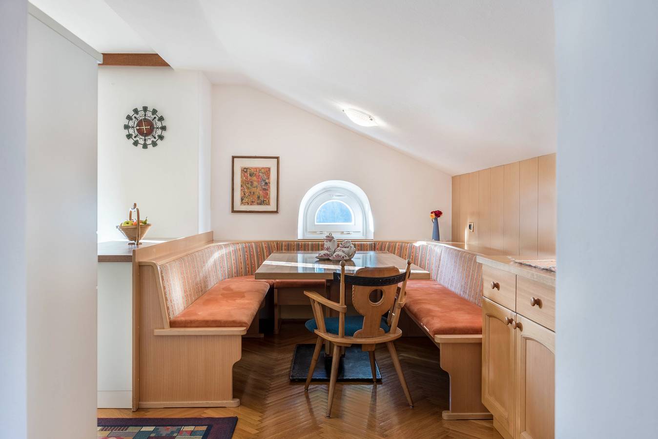 Appartamento intero, Appartamento per vacanze "Villa Soldanella" con vista sulle montagne, giardino e Wi-Fi in Ortisei, Dolomiti Superski