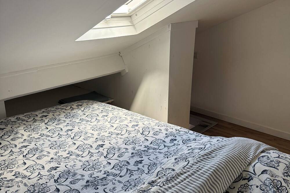 Entire apartment, Studio with mezzanine, fast Wi-Fi, 5 min from train station, 30 min from Paris in Bessancourt, Val-d'Oise