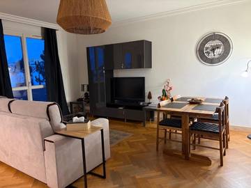 Gîte pour 4 personnes, avec balcon à Bron