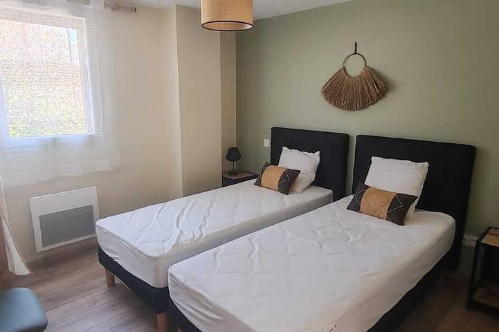 Gîte pour 4 personnes, avec terrasse ainsi que piscine et jardin à Saint-Léon-sur-Vézère - 3