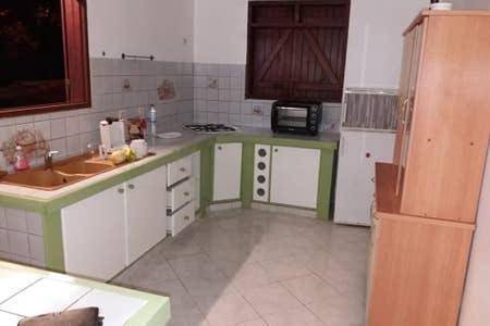 Maison d’hôte pour 2 personnes, avec vue et jardin à Les Abymes - 3