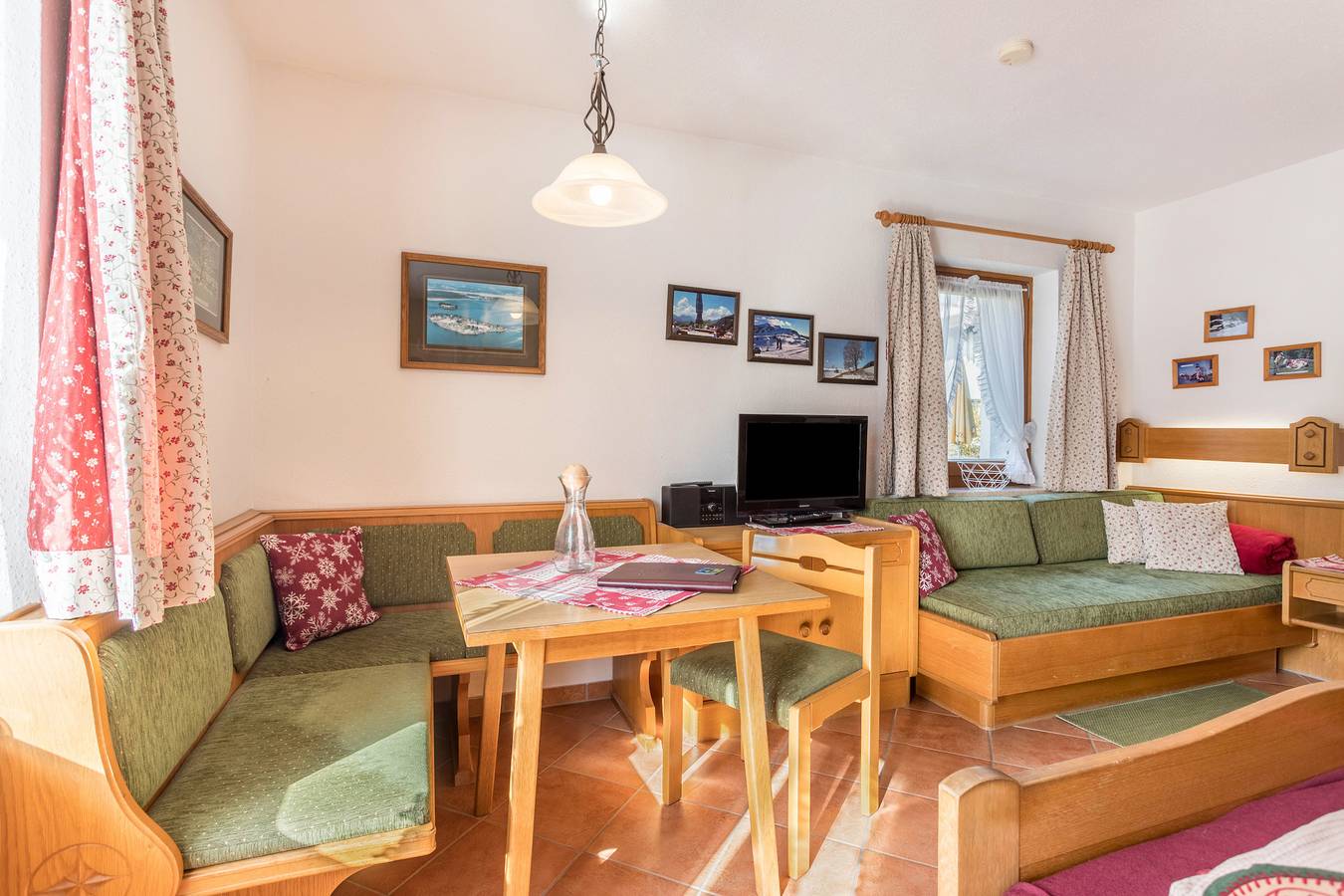 Ganzes Studio, Einzimmerapartment "Blindau" mit Bergblick, privater Terrasse und Wlan in Reit im Winkl, Bayerische Alpen