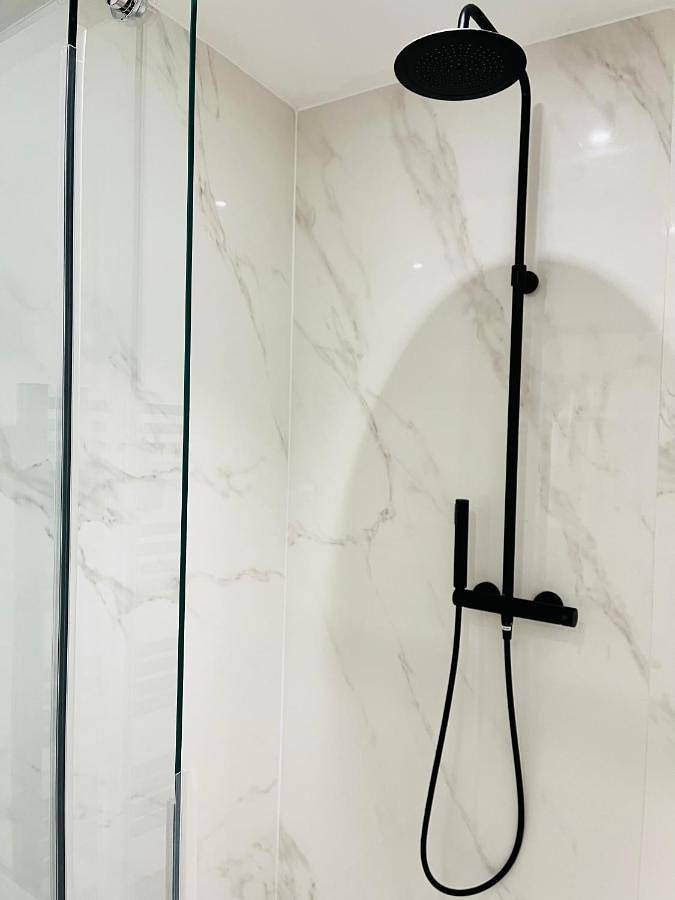 Gîte pour 3 personnes, avec terrasse et jardin ainsi que piscine et vue dans Le Poët - 4