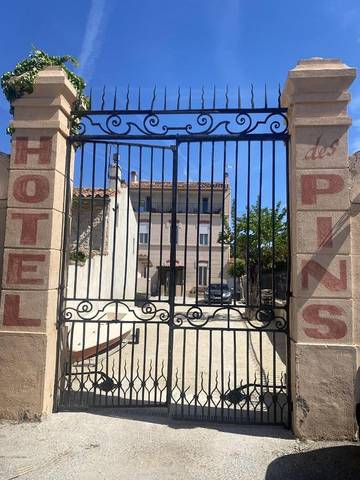 Location de vacances pour 2 personnes, avec balcon et vue dans Gare De La Couronne Carro