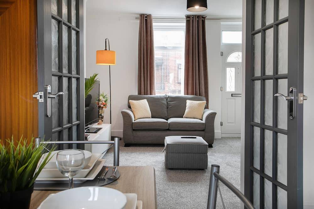 Cudworth House, Barnsley for Contractors & Families (Hosted by: Emu-J stays) in Barnsley, South Yorkshire