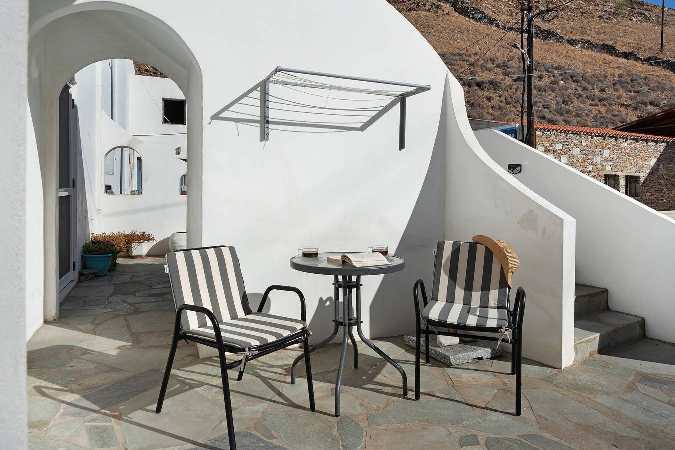 Entire studio, Studio Apartment 'Merichas 7 Irida' with Mountain View, Wi-Fi and Air Conditioning in Kythnos