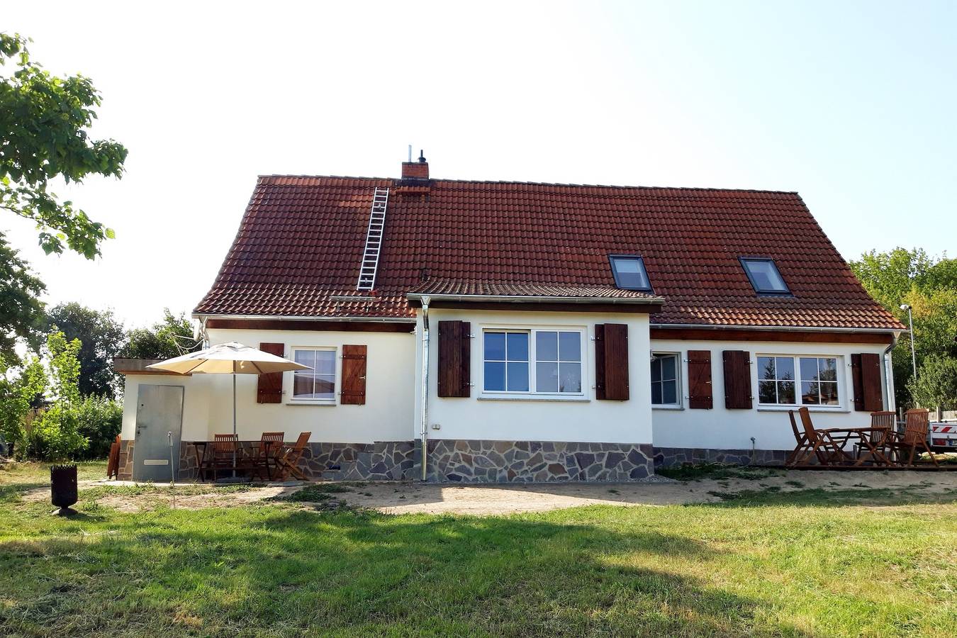 Ganze Wohnung, Ferienwohnung 'Haus Am See - Zur Roten Tür' mit Seeblick, privater Terrasse und Wi-Fi in Templin, Barnimerland Region