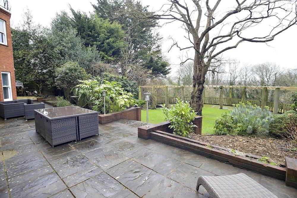 Geheel appartement, Tuin appartement met bubbelbad en sauna in Brighton, Sussex