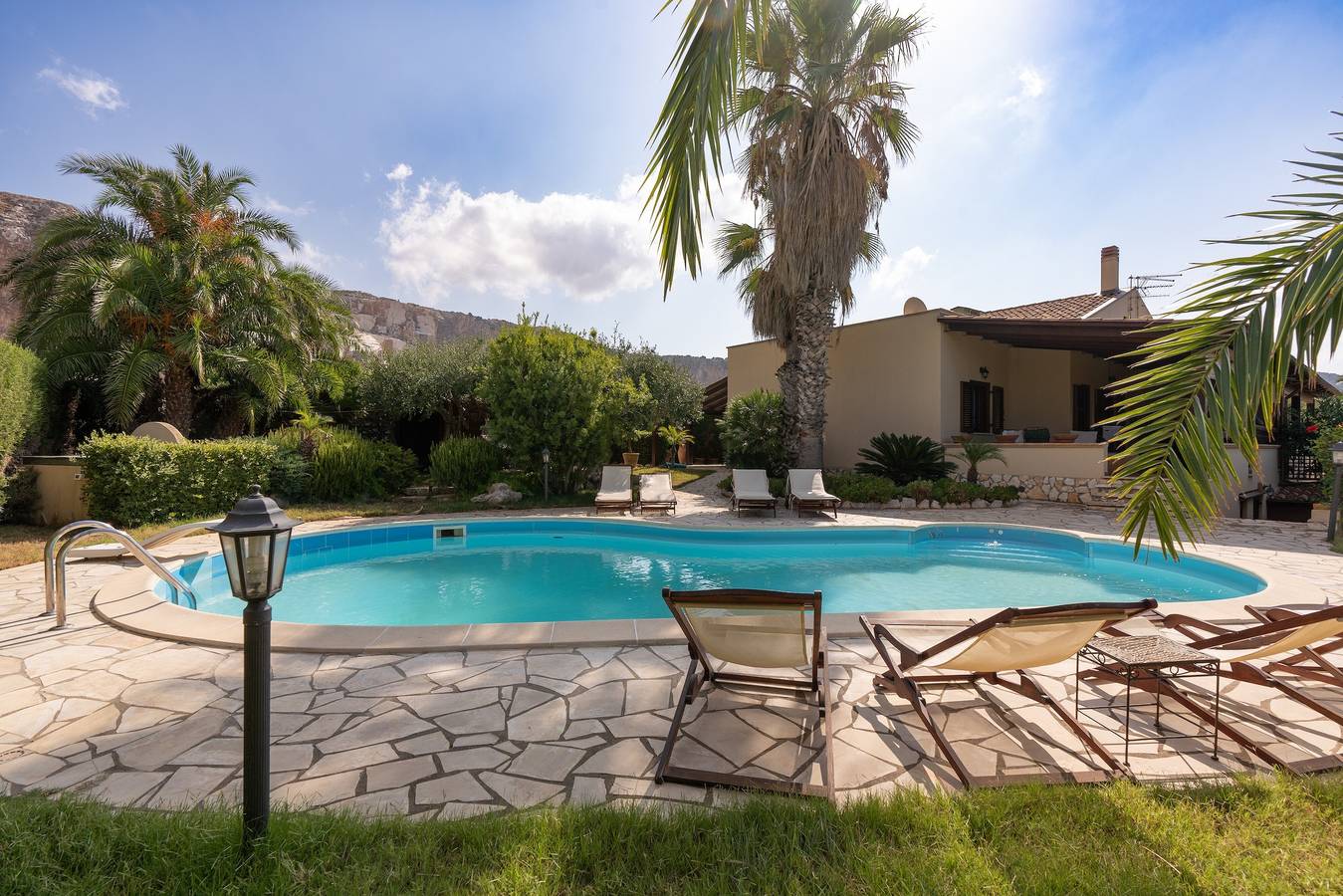 Villa « Amazing Sunset » avec vue sur la mer, Wi-Fi et climatisation in Custonaci, Province de Trapani