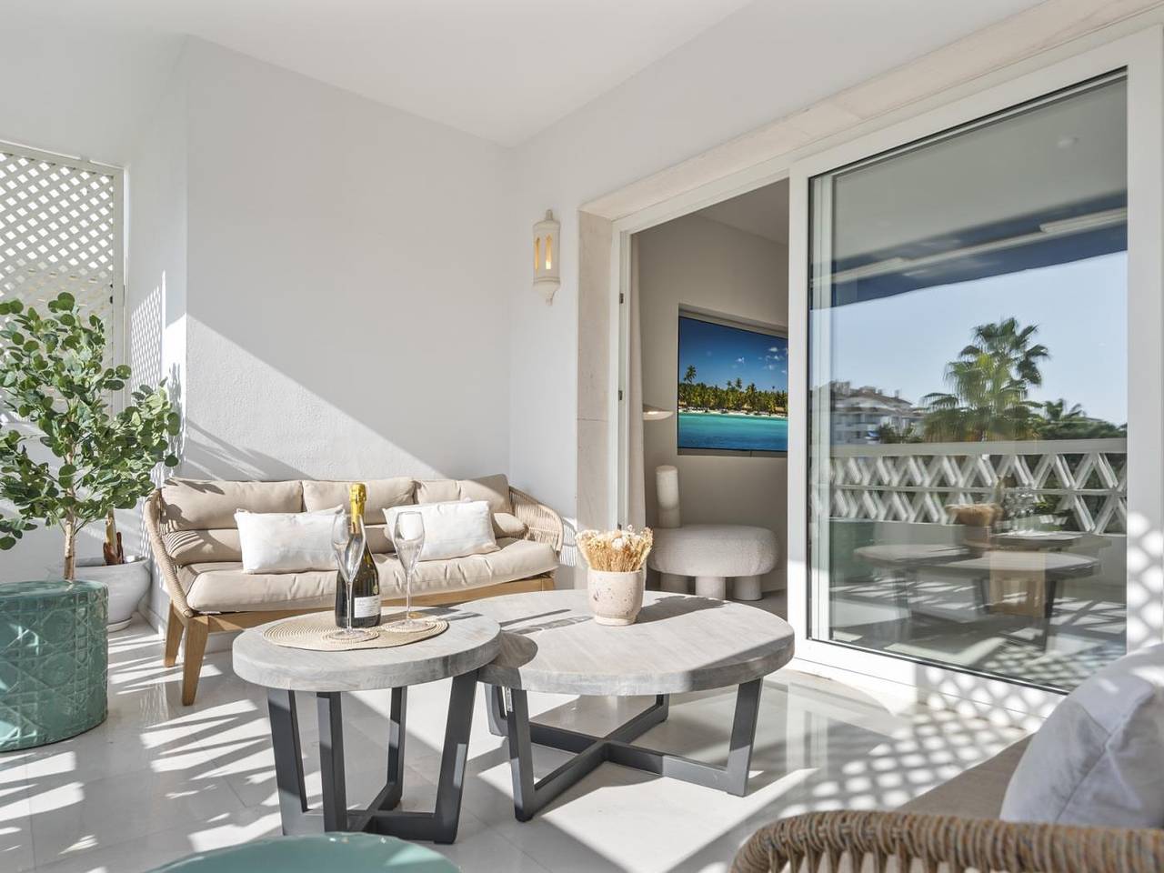 Entire holiday apartment, Apartment in Las Gaviotas for 6 people | 1-209 in Medina Gardens, Marbella