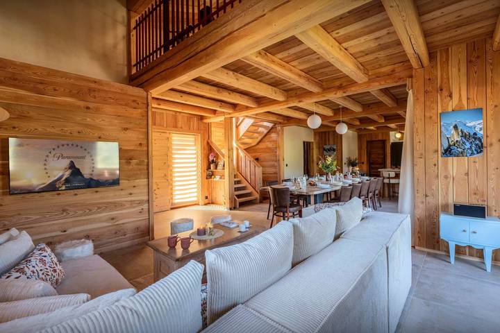 Chalet pour 14 personnes, avec Balcon et Jacuzzi ainsi que Terrasse et Jardin à Praz-sur-Arly