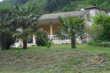 Gîte pour 5 personnes, avec jardin et terrasse à Thueyts