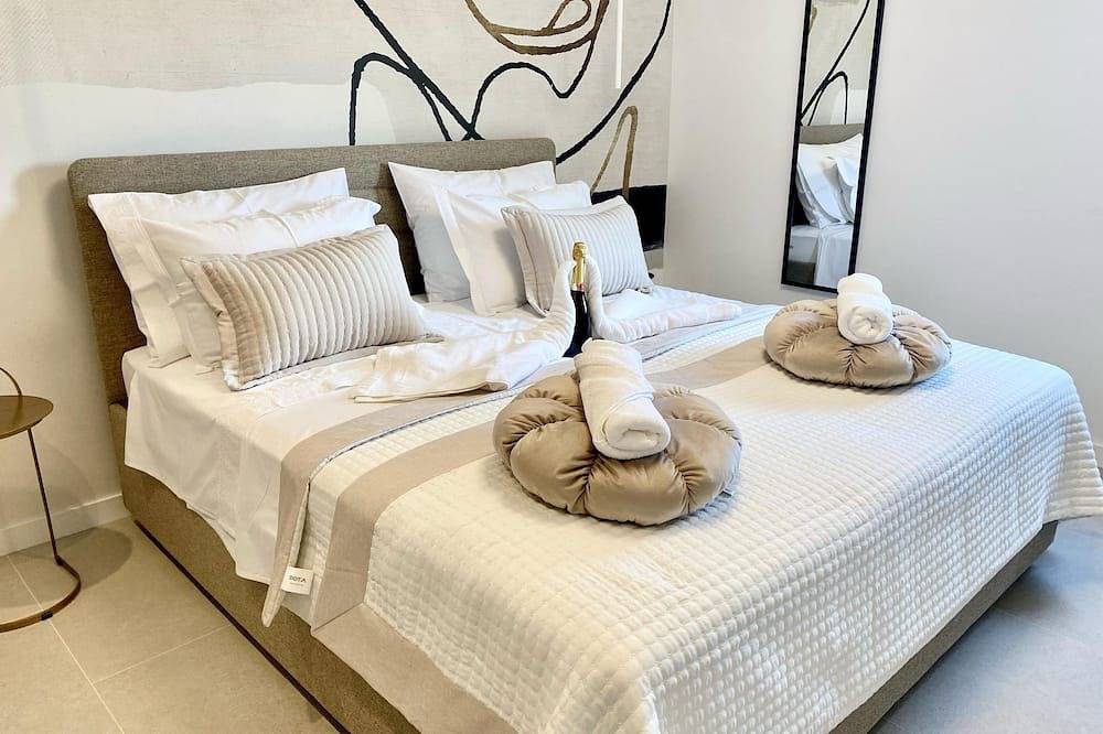 Luxurious and secluded Villa near Split- heated infinity pool with massage jets in Podstrana, Split-Dalmatien
