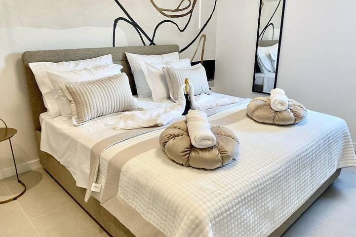Luxurious and secluded Villa near Split- heated infinity pool with massage jets in Podstrana, Split-Dalmatien