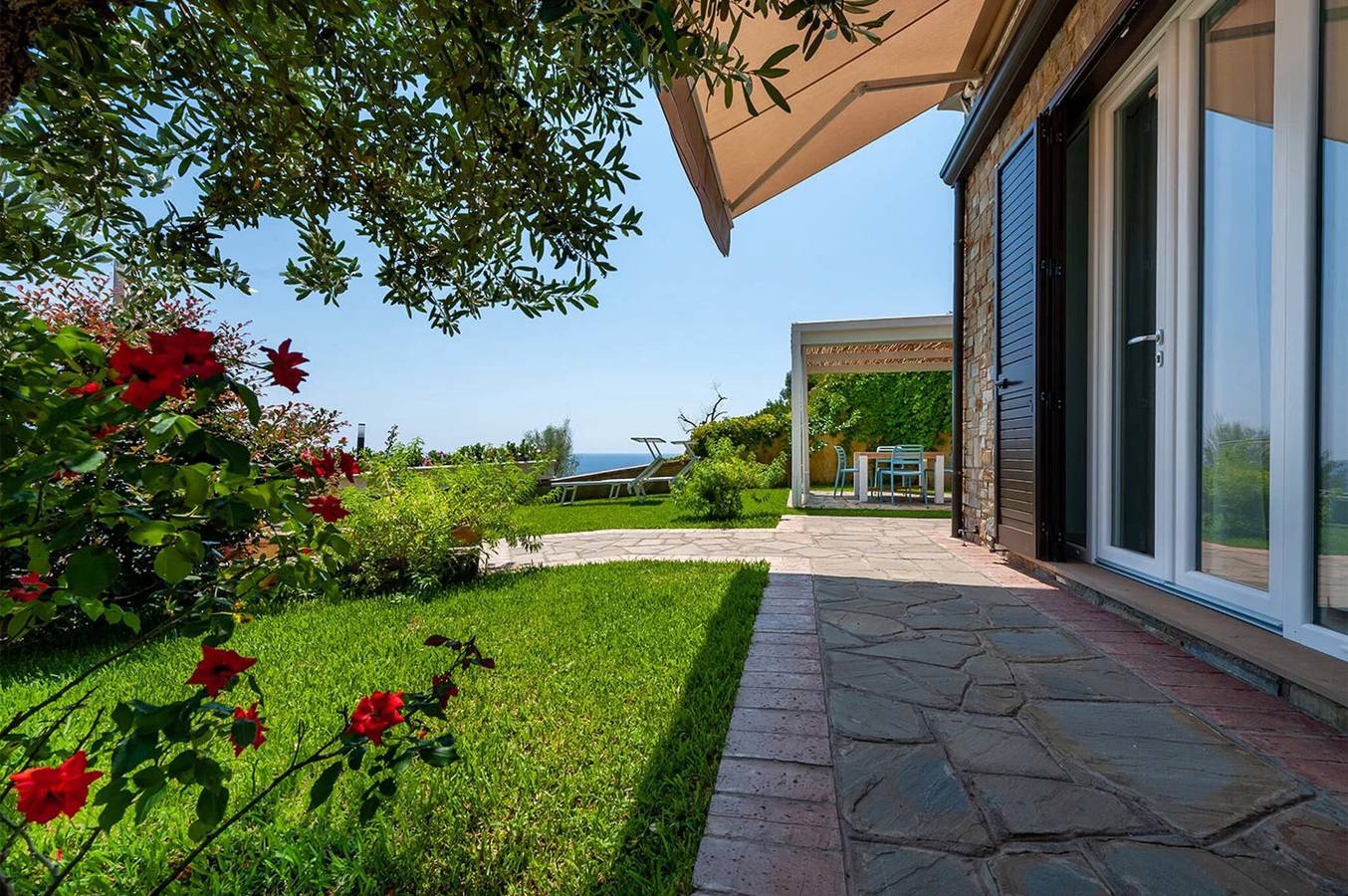 Geheel appartement, Appartement 'Arancione' met Zeezicht, Wi-Fi en Airconditioning in Cilento
