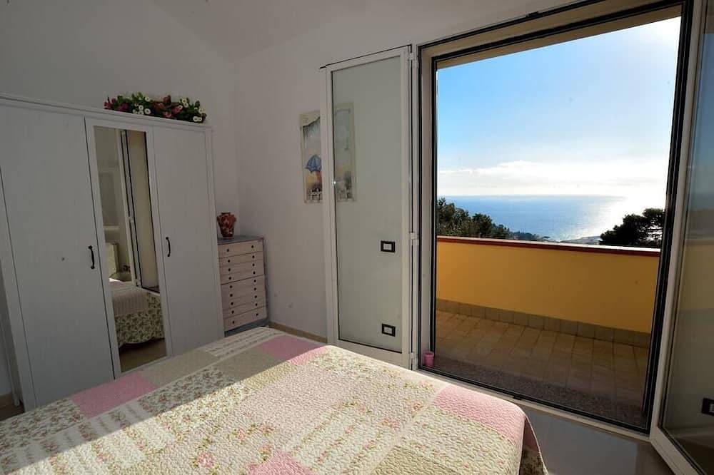 Ferienhaus mit herrlichem Meerblick, privatem Garten und Wlan in Oneglia, Imperia