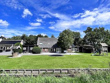 Ferienhaus für 18 Personen, mit Terrasse und Balkon/Terrasse in Südholland