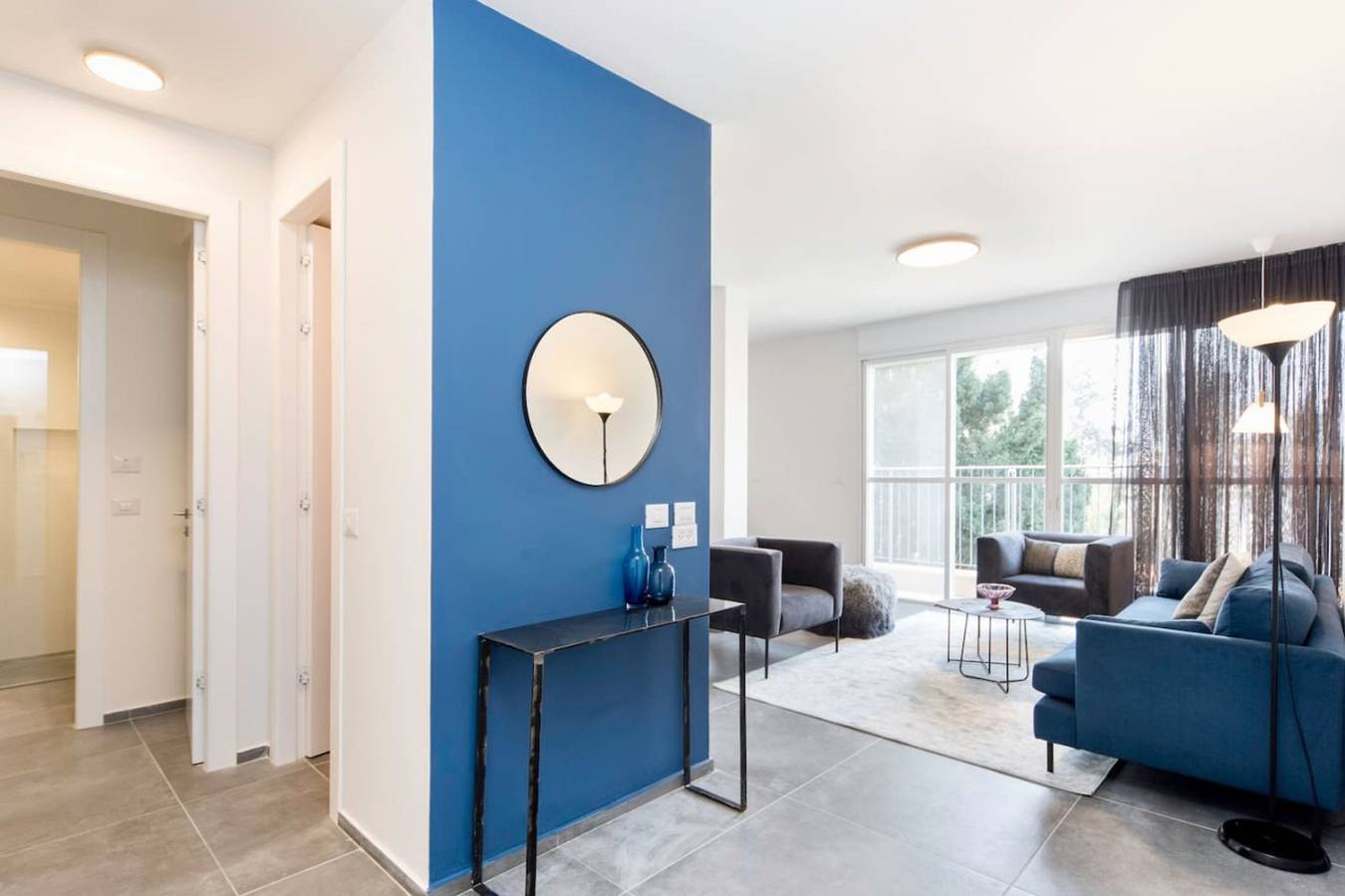 Appartement entier, Modern 2Br Apt w Private Parking in City Center in Ramat Ha-Sharon, District de Tel Aviv