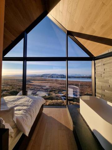 Cottage pour 2 personnes, avec vue sur le lac ainsi que piscine et vue en Islande