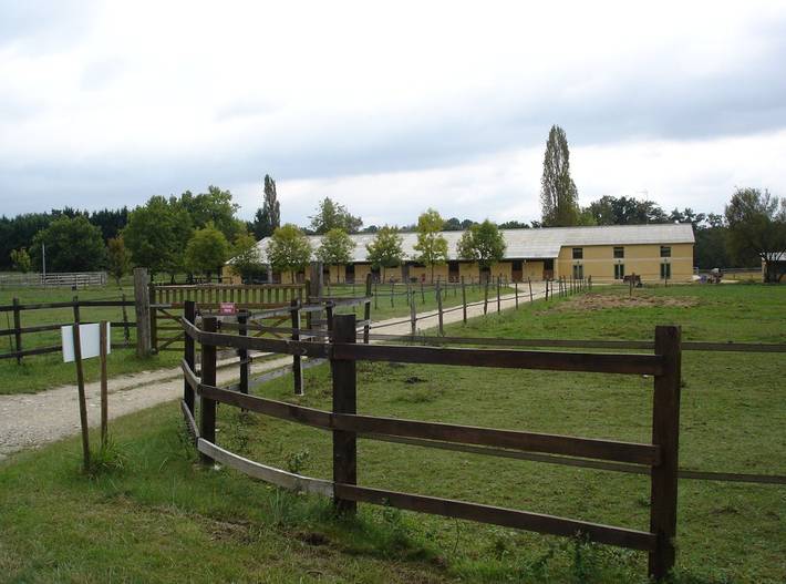 Gîte pour 37 personnes, avec vue sur le lac ainsi que jardin et terrasse à Creysse - 2