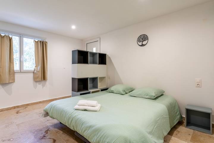 Gehele studio, Studio-appartement 'Canto Cigalo Rdc 3' met Wi-Fi en airconditioning in Robion, Parc naturel régional du Luberon