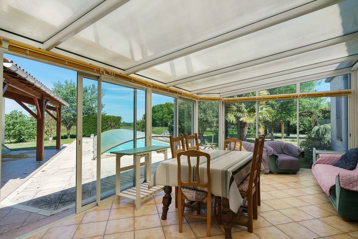 Maison Jasmin: casa vacacional con piscina privada, terrazas y Wi-Fi in Corme-Écluse, Saintes region