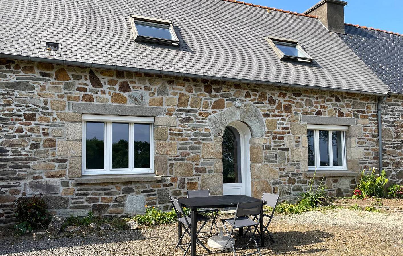 Appartement confortable avec jardin et parking, à 2,5 km de Kermaria-Sulard in Rospez, Région de Lannion