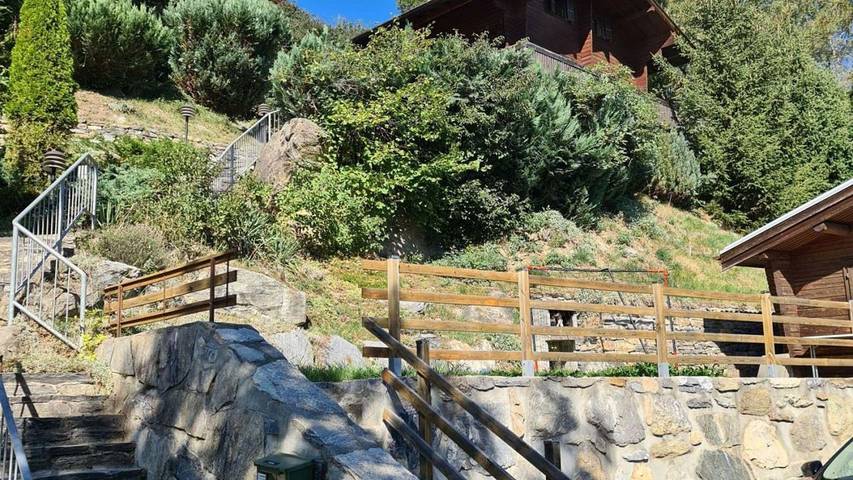 Ferienhaus für 8 Personen, mit Pool und Terrasse sowie Sauna und Garten im Wallis