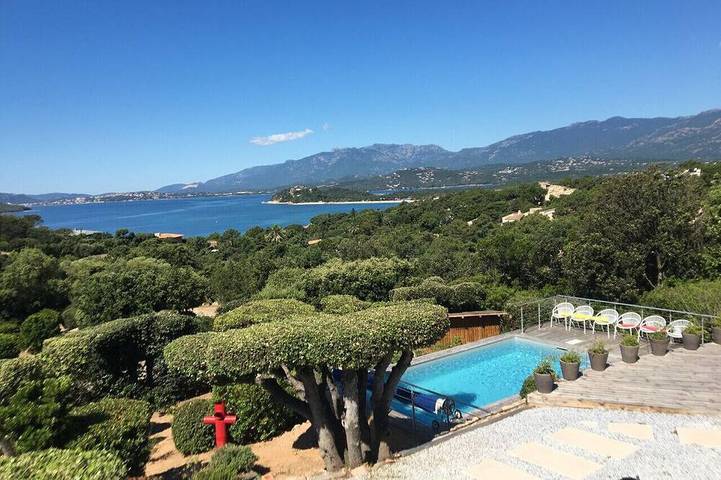 Villa pour 12 personnes, avec terrasse et jardin dans Cala Rossa