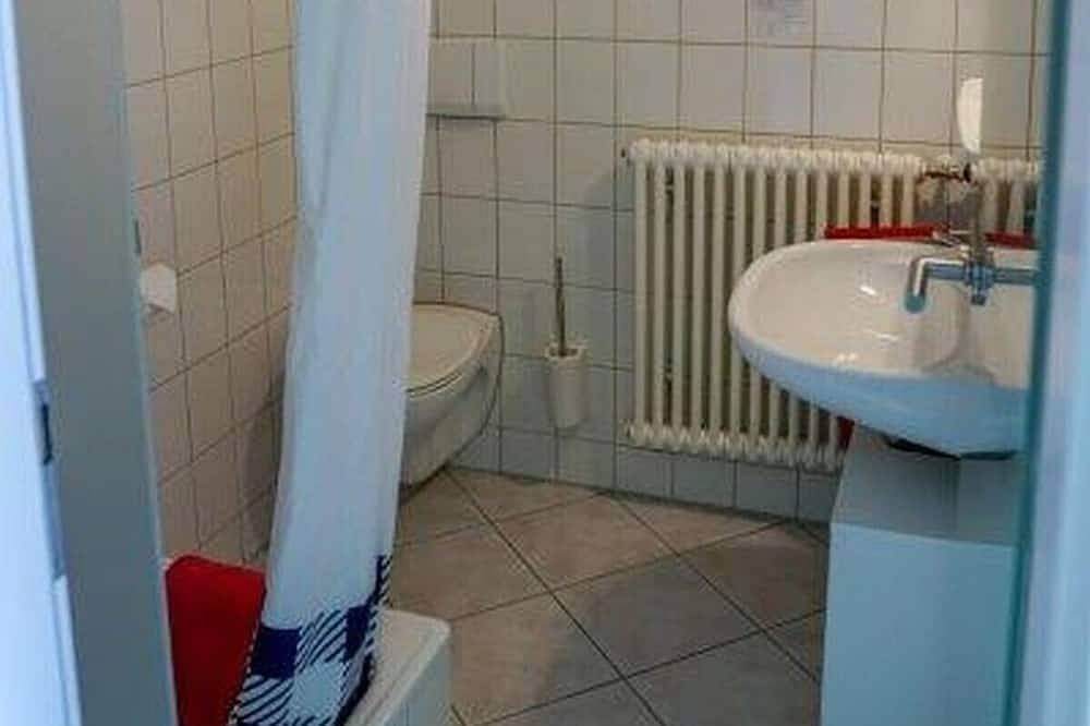 Apartamento inteiro, Apartamento 'Roth' com terraço partilhado, jardim partilhado e acesso Wi-Fi in Frickingen, Bodenseekreis