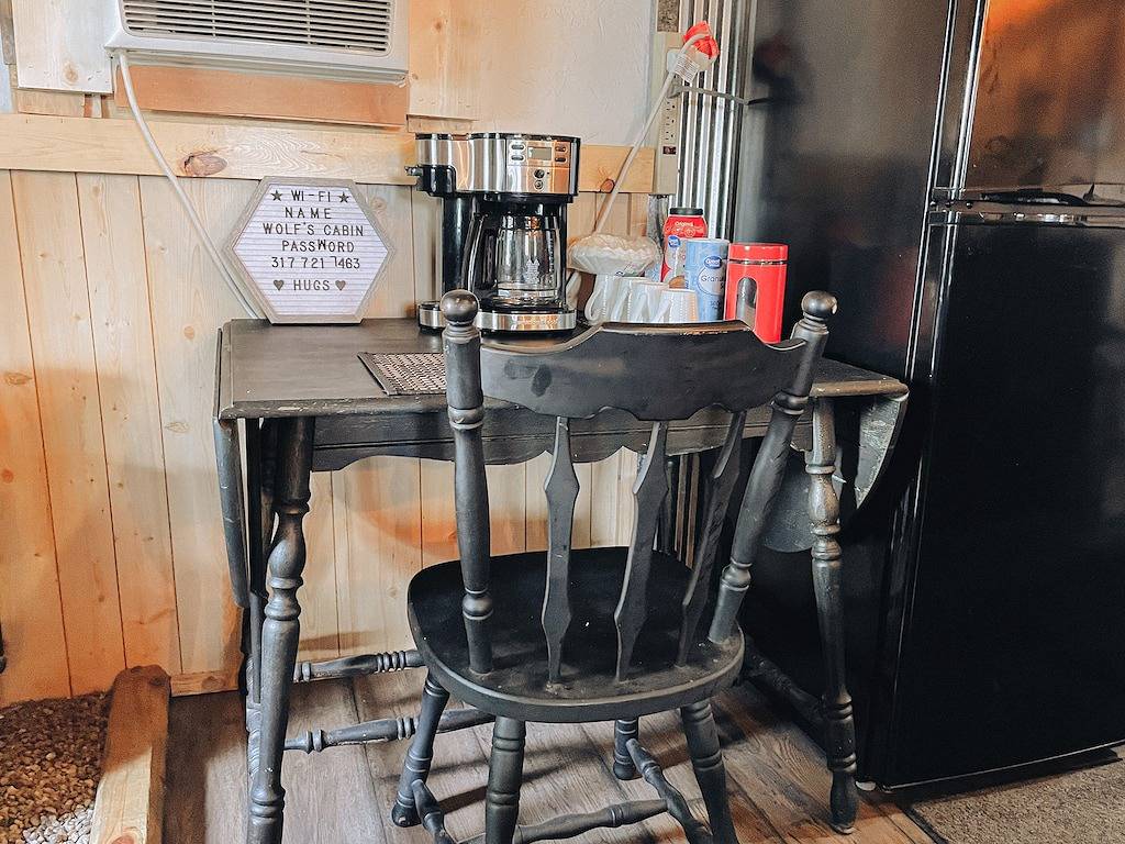 Wolf's Cabin Near Historic Downtown Noblesville in Noblesville, Hamilton County