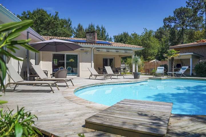 Villa pour 8 personnes, avec jardin ainsi que jacuzzi et terrasse au Cap Ferret