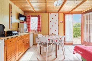 Gîte pour 4 Personnes dans Valsemé, Région de Lisieux, Photo 1