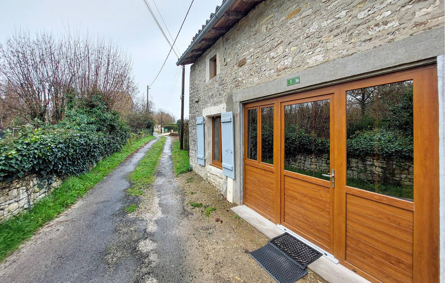 Modernes Apartment mit WLAN, TV, Parkplatz in Barro – 2 km zum Stadtzentrum in Verteuil-sur-Charente, Charente