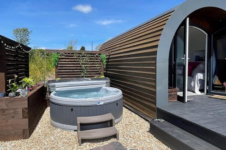 Glamping for 2 people, with Hot tub and Garden in South Devon
