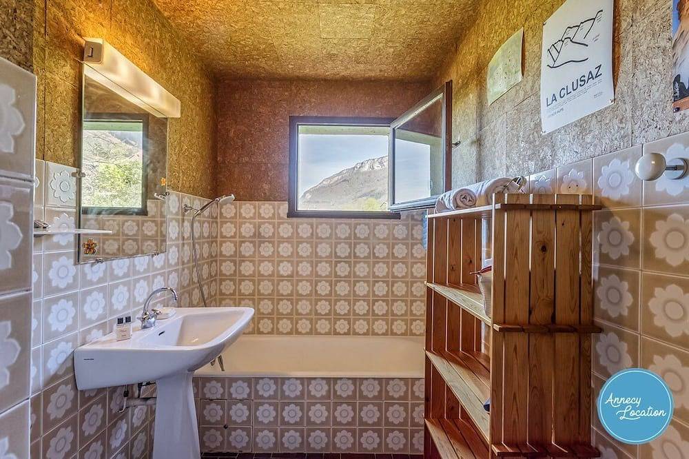 La Maison du Lac – Charming Rustic Home. in Veyrier-du-Lac, Annecy und Umgebung