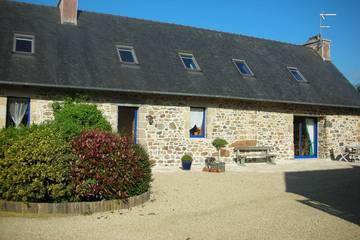 Gîte pour 5 personnes, avec terrasse et jardin à Guimaëc