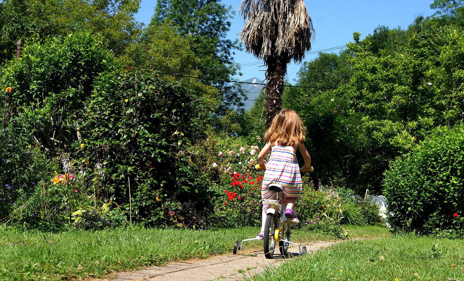 Gîte Decauville – „Im blühenden Garten“ in Bonac-Irazein, Parc naturel régional des Pyrénées ariégeoises