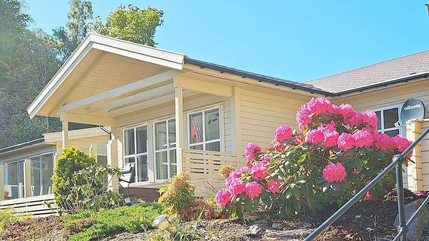 Ferienhaus für 8 Personen, mit Ausblick und Terrasse in Lyngdal