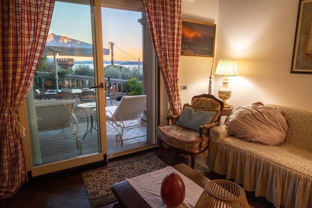 La Preziosa holiday villa in Passignano sul Trasimeno, Lake Trasimeno