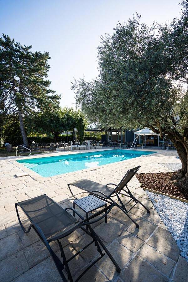 Hôtel pour 2 personnes, avec piscine ainsi que jacuzzi et jardin