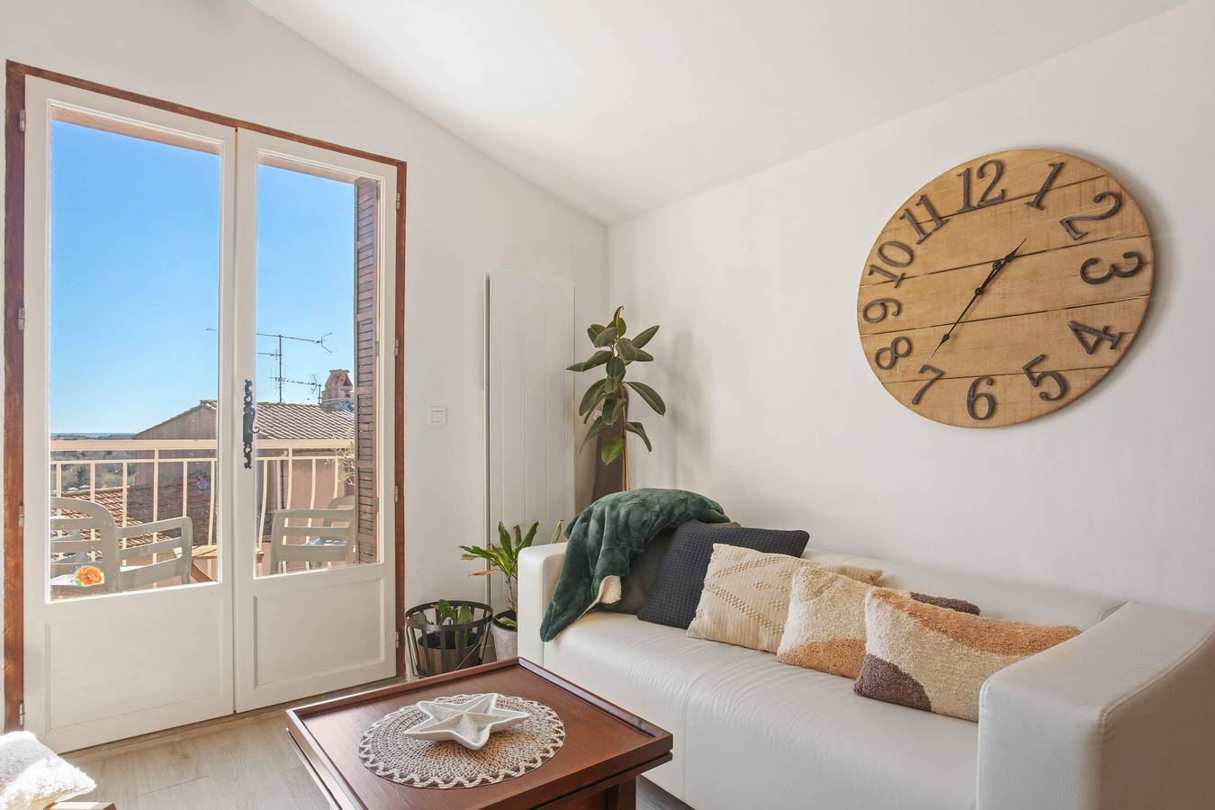Ganze Wohnung, Ferienwohnung 'De Ville Fréjus' mit Meerblick, Balkon und Wi-Fi in Frejus, Draguignan Region
