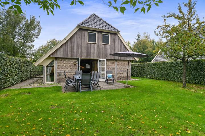 Ferienhaus für 8 Personen, mit Sauna und Terrasse sowie Balkon/Terrasse