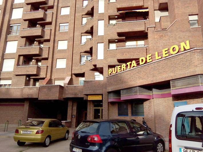 Location de vacances pour 3 personnes, avec Balcon et Terrasse ainsi que Jardin et Vue à León