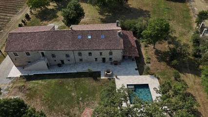 Location de vacances pour 2 personnes, avec sauna ainsi que terrasse et vue à Vénès