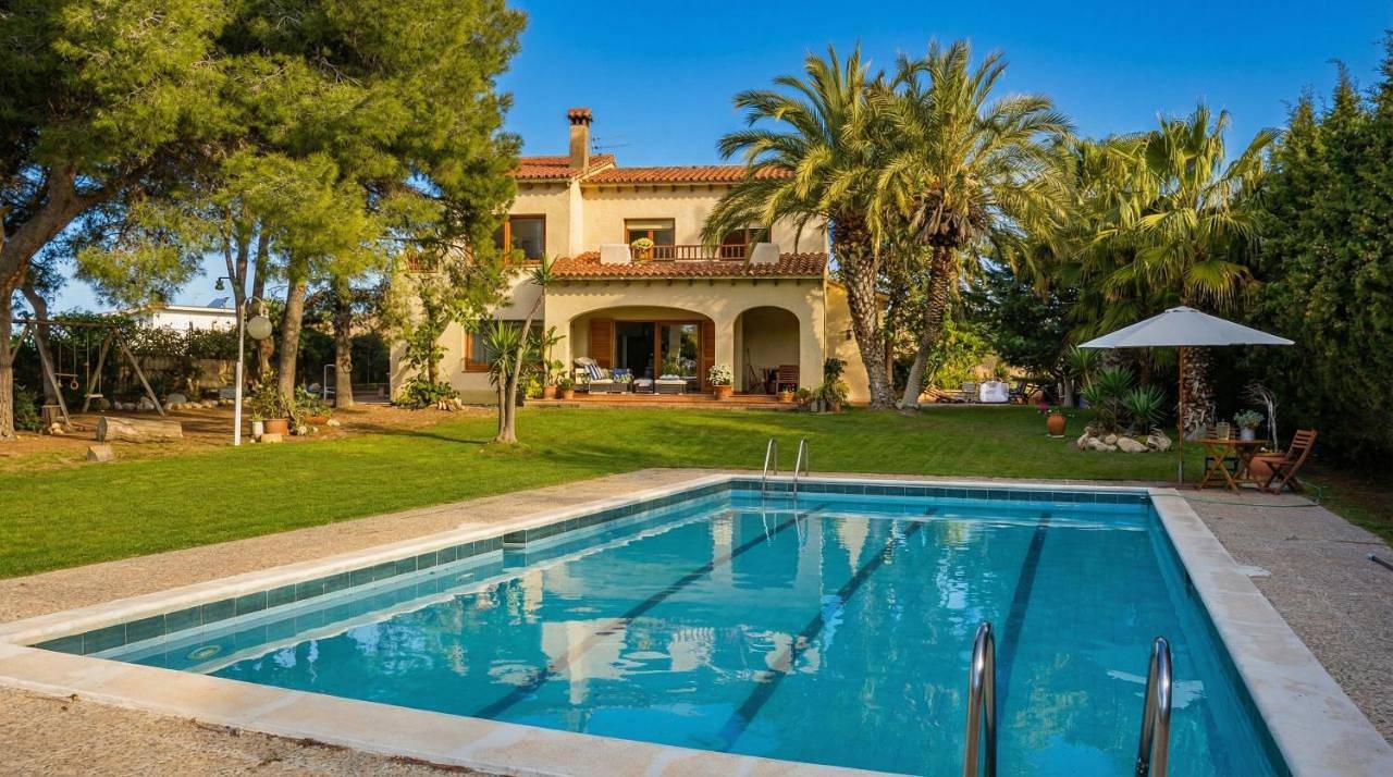 Villa in Villanueva y Geltrú, Garraf